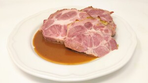 Schweinekr&auml;uterbraten mit So&szlig;e