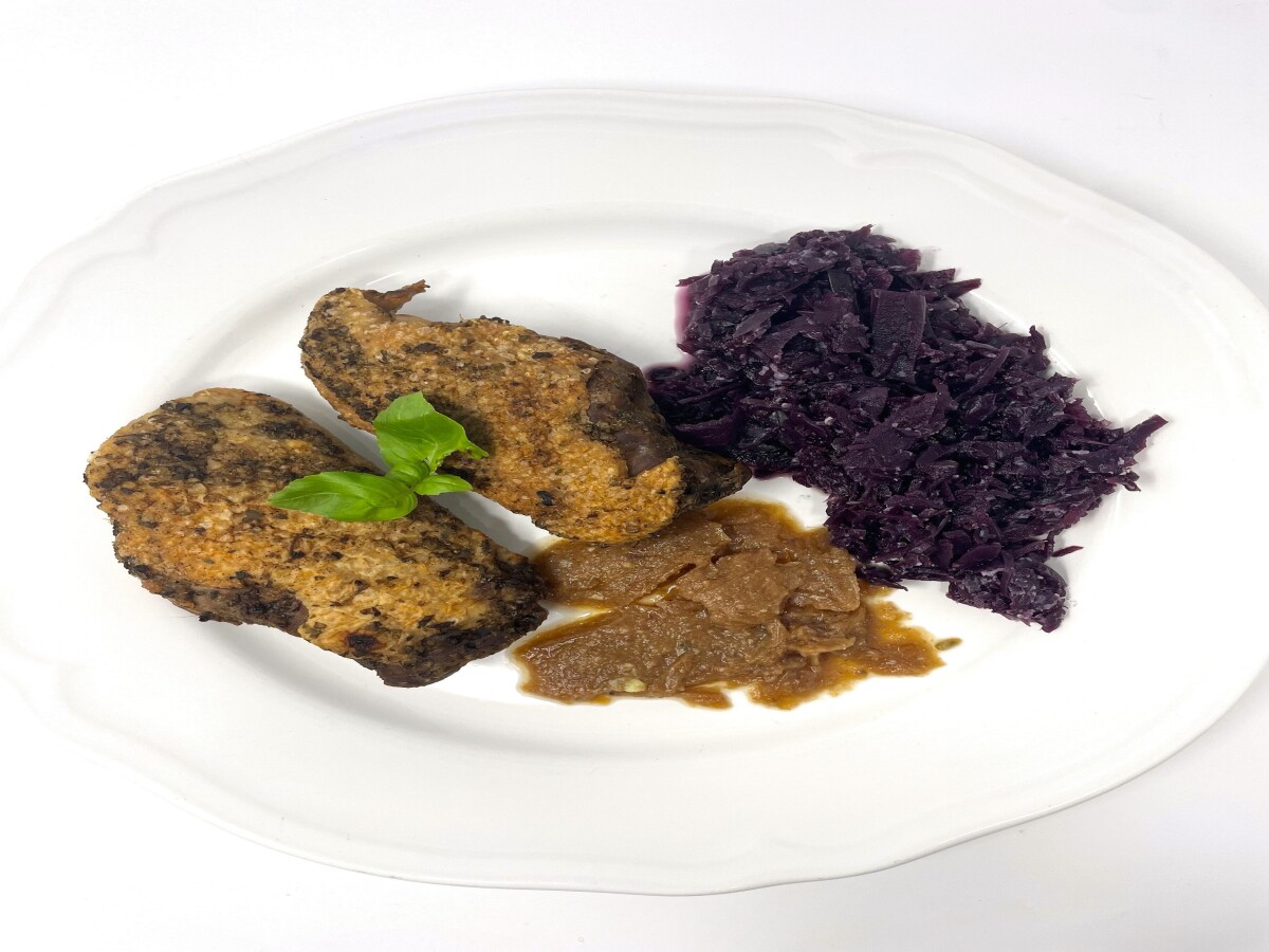 geschmorte Entenbrust mit Apfelrotkohl und Sauce